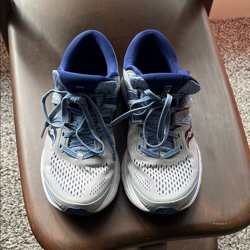 Saucony Women's Everun Light Gray and Navy Athletic Running Shoes size 7.5W